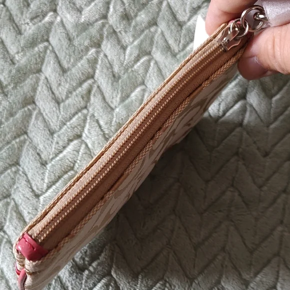 OFFER PLS! Coach Tan And Coral Wristlet - Picture 5 of 6